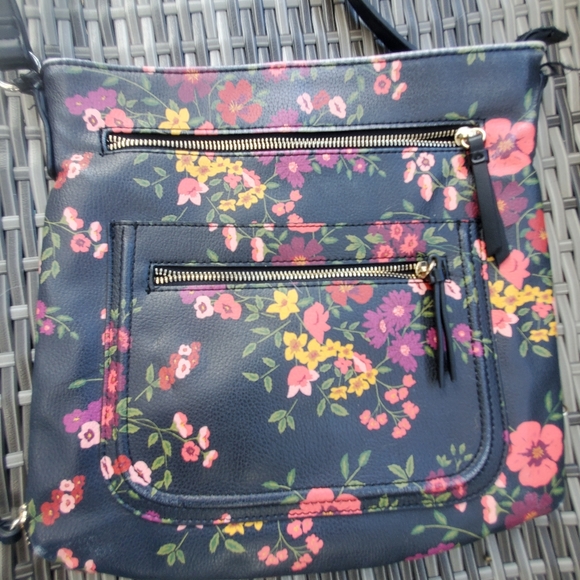 Apt. 9 Handbags - Apt 9 Black & Floral Crossbody Bag